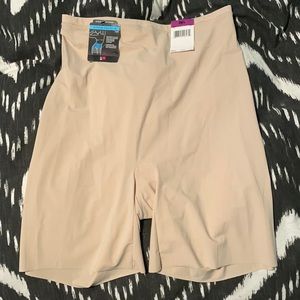 Maidenform sleek smoothers control shorts